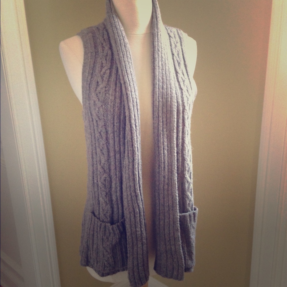 Sweater vest